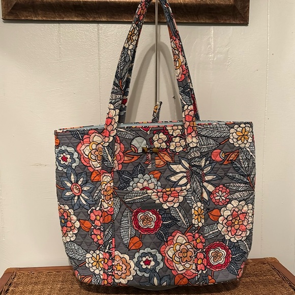 Vera Bradley large floral tote - Picture 1 of 7